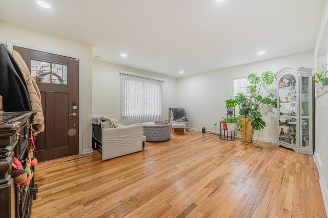 1172 Wintergreen Avenue, Hamden, CT 06514