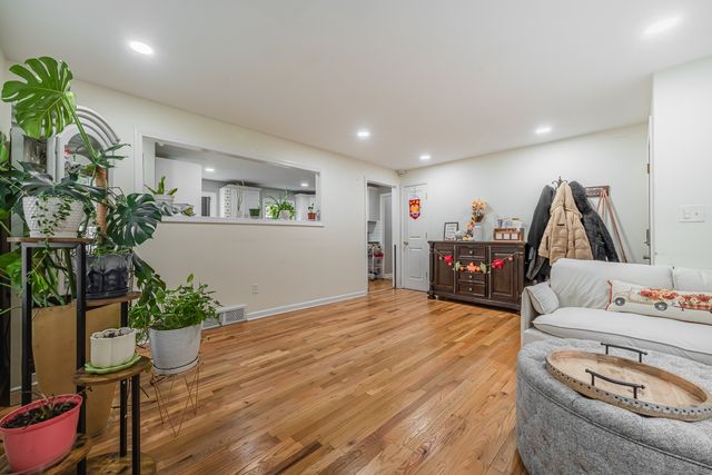 1172 Wintergreen Avenue, Hamden, CT 06514