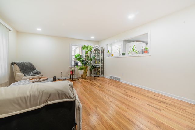 1172 Wintergreen Avenue, Hamden, CT 06514