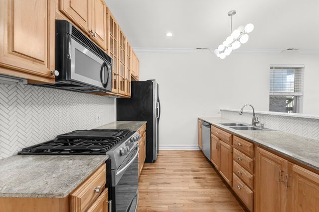 4520 S Saint Lawrence Avenue, Chicago, IL 60653