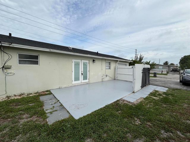 462 S Haverhill Road, West Palm Beach, FL 33415