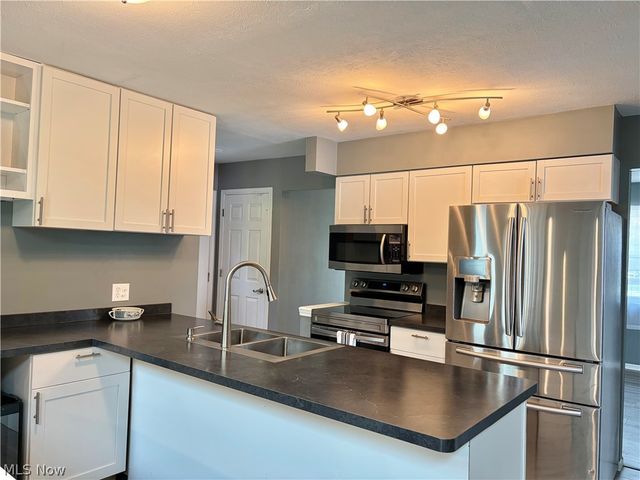 3023 Stockbridge Drive, Stow, OH 44224