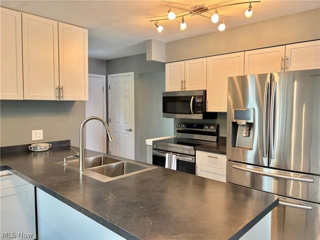 3023 Stockbridge Drive, Stow, OH 44224