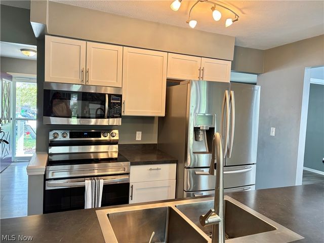 3023 Stockbridge Drive, Stow, OH 44224