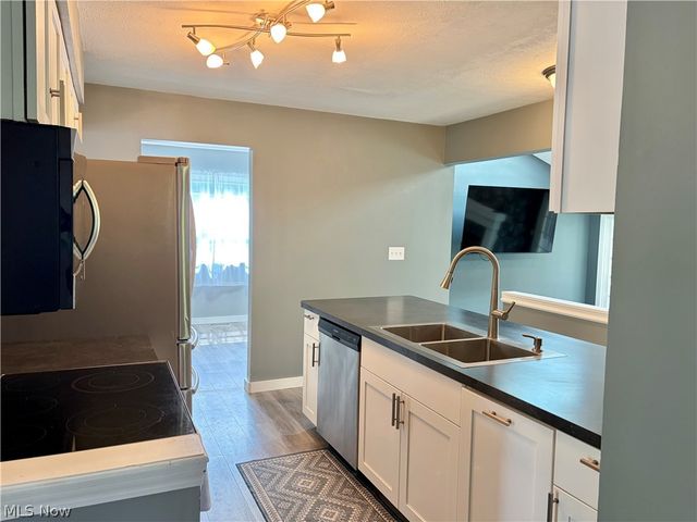 3023 Stockbridge Drive, Stow, OH 44224