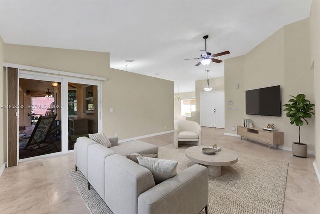 450 NW 201st Ave, Pembroke Pines, FL 33029