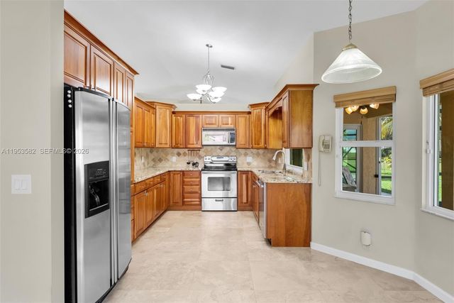 450 NW 201st Ave, Pembroke Pines, FL 33029