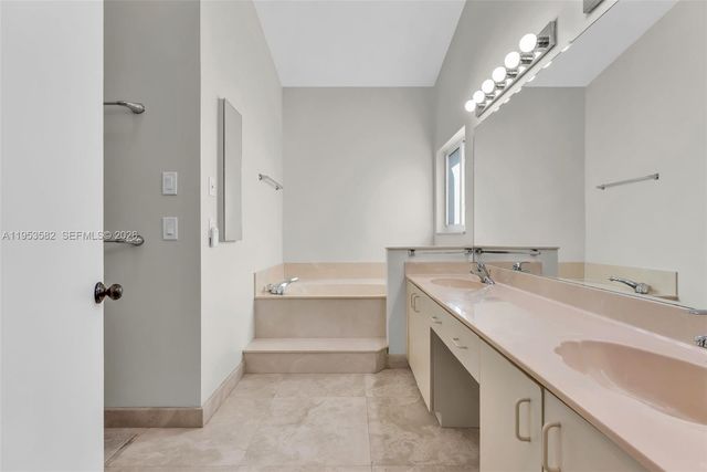 450 NW 201st Ave, Pembroke Pines, FL 33029