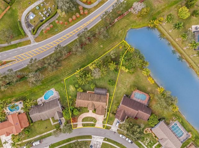 450 NW 201st Ave, Pembroke Pines, FL 33029