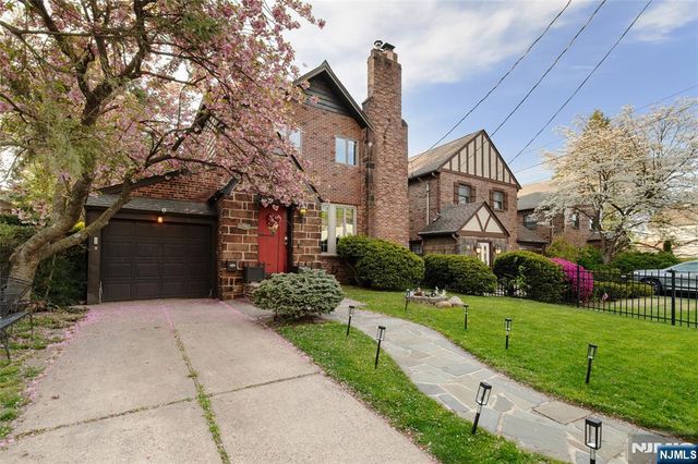 16 Summit Road, Clifton, NJ 07012