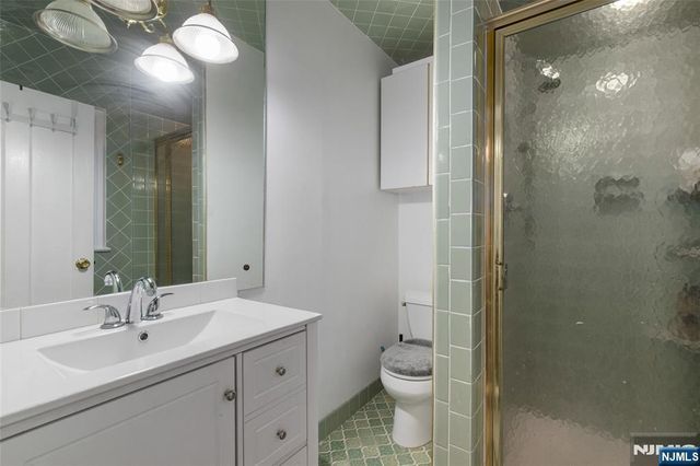 16 Summit Road, Clifton, NJ 07012