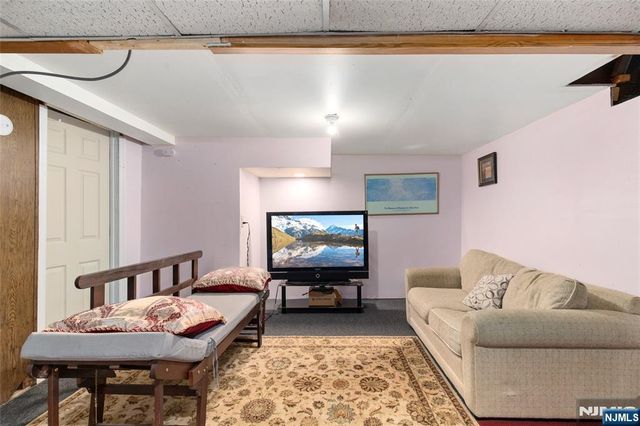 16 Summit Road, Clifton, NJ 07012