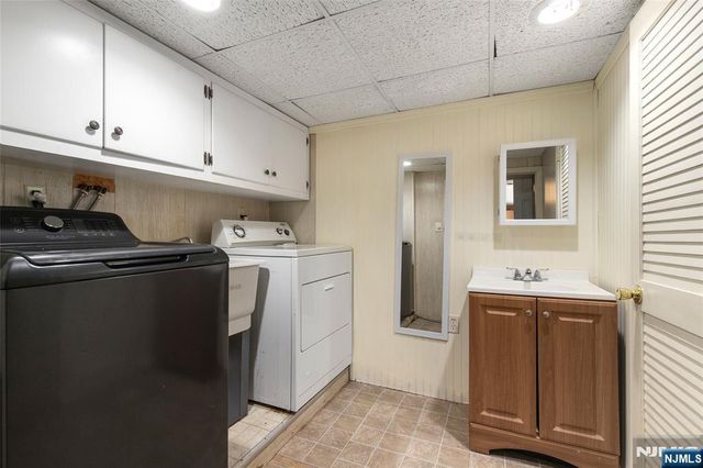 16 Summit Road, Clifton, NJ 07012