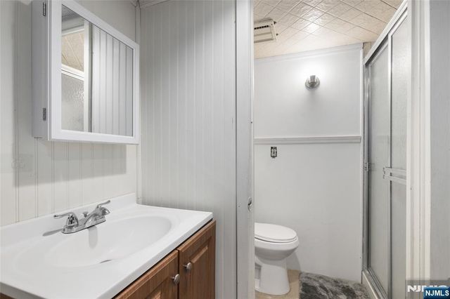 16 Summit Road, Clifton, NJ 07012