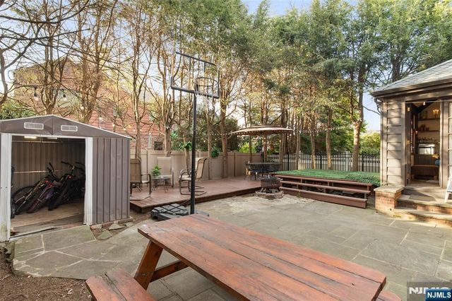 16 Summit Road, Clifton, NJ 07012