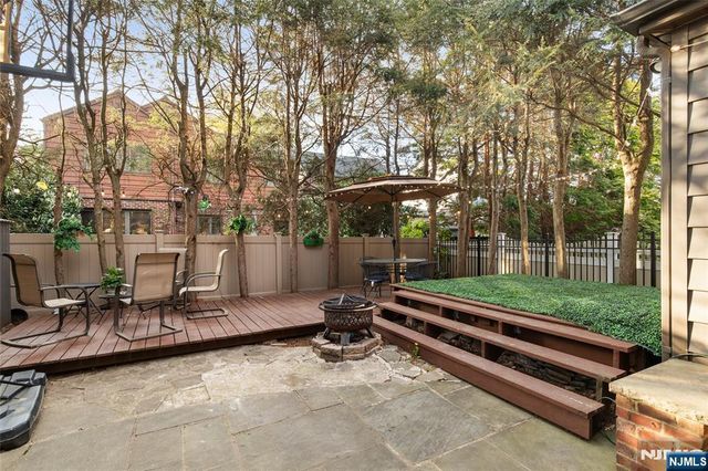 16 Summit Road, Clifton, NJ 07012