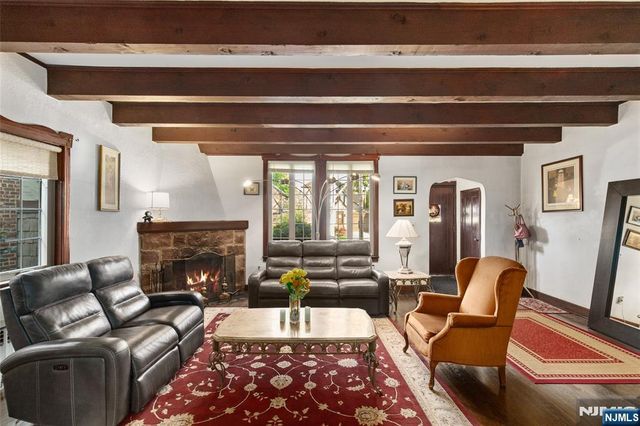 16 Summit Road, Clifton, NJ 07012