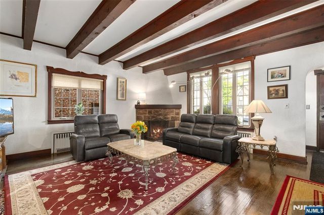 16 Summit Road, Clifton, NJ 07012