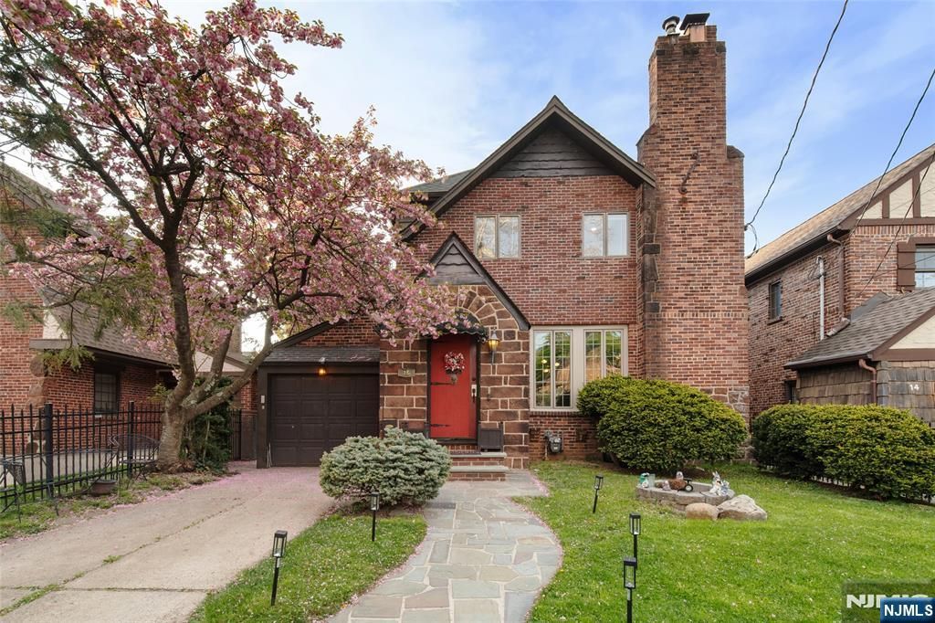 16 Summit Road, Clifton, NJ 07012
