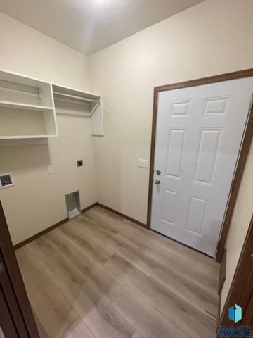 3602 S Heather Ave Avenue, Sioux Falls, SD 57106