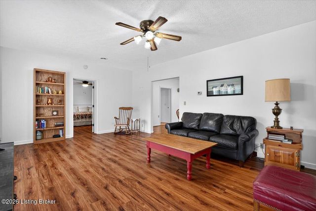 5312 Cooper Chapel Rd, Louisville, KY 40229