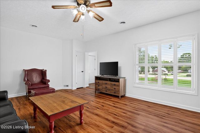 5312 Cooper Chapel Rd, Louisville, KY 40229