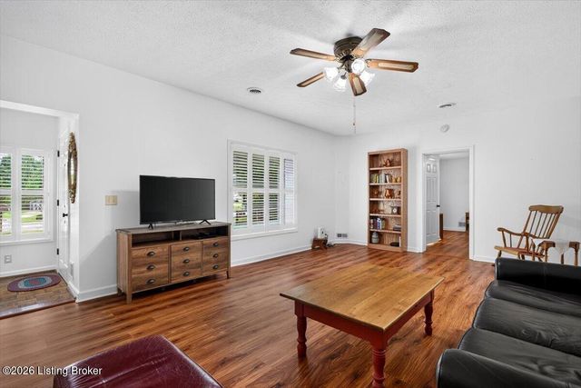 5312 Cooper Chapel Rd, Louisville, KY 40229