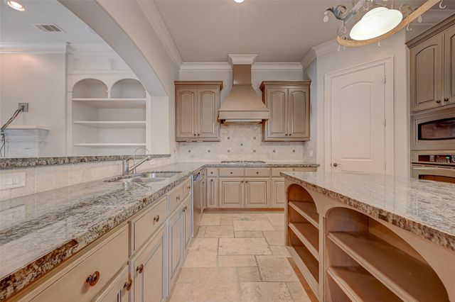 7619 Pine Ridge Terrace Road, Houston, TX 77081