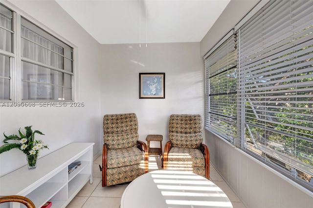 5002 NW 35th St 306, Lauderdale Lakes, FL 33319