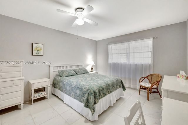 5002 NW 35th St 306, Lauderdale Lakes, FL 33319