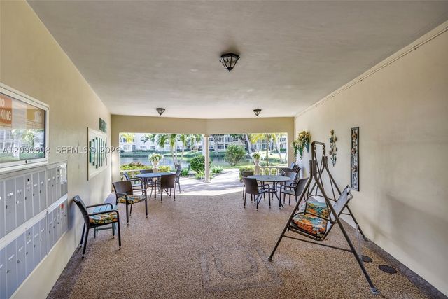 5002 NW 35th St 306, Lauderdale Lakes, FL 33319