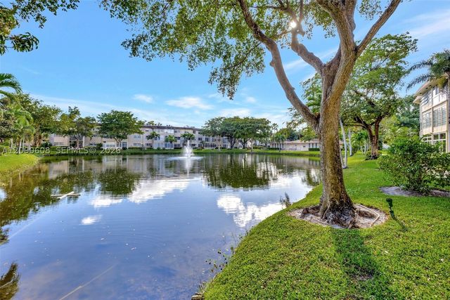 5002 NW 35th St 306, Lauderdale Lakes, FL 33319