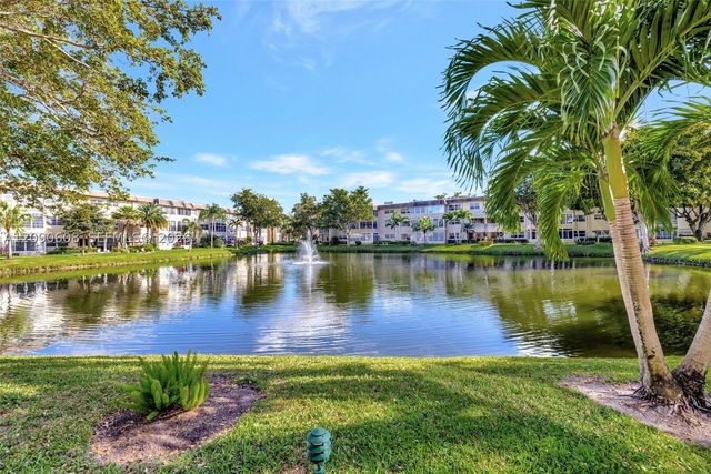5002 NW 35th St 306, Lauderdale Lakes, FL 33319
