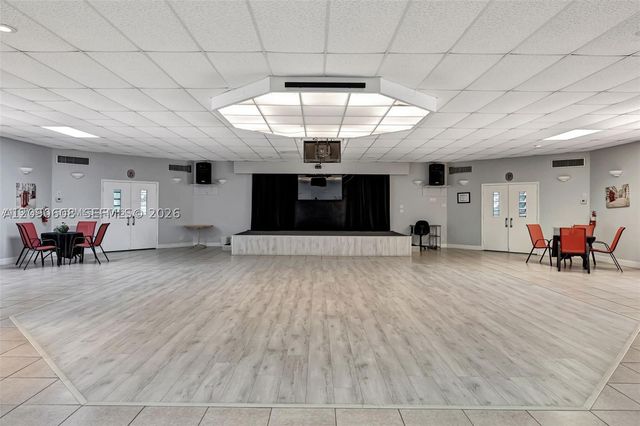 5002 NW 35th St 306, Lauderdale Lakes, FL 33319