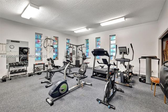 5002 NW 35th St 306, Lauderdale Lakes, FL 33319