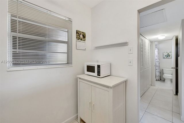 5002 NW 35th St 306, Lauderdale Lakes, FL 33319