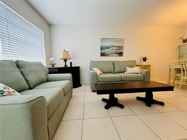 5002 NW 35th St 306, Lauderdale Lakes, FL 33319