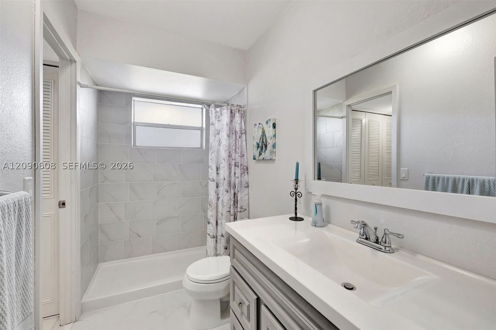 5002 NW 35th St 306, Lauderdale Lakes, FL 33319