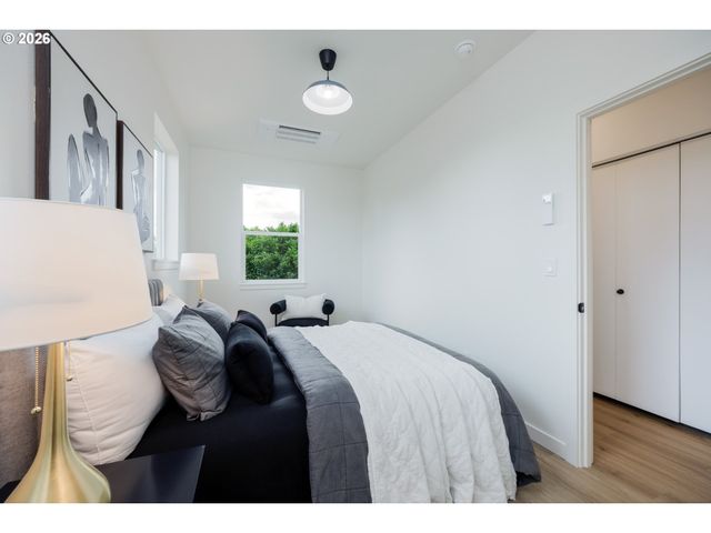 5587 Ne 7th Ave, Portland, OR 97211