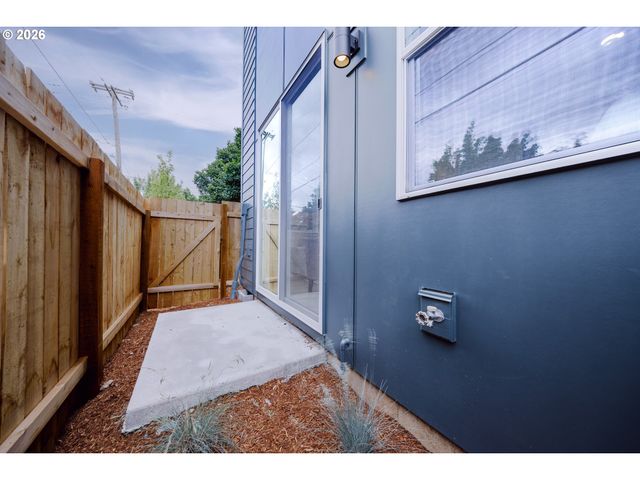 5587 Ne 7th Ave, Portland, OR 97211