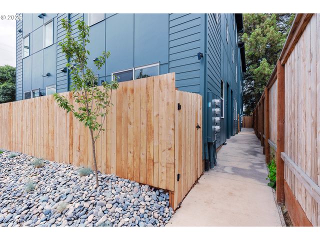 5587 Ne 7th Ave, Portland, OR 97211