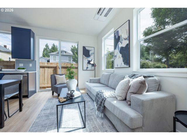 5587 Ne 7th Ave, Portland, OR 97211