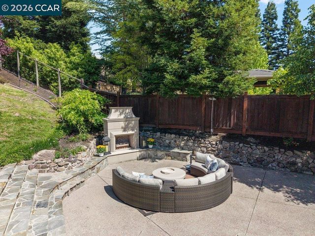 209 Fieldcrest Ct, Danville, CA 94506