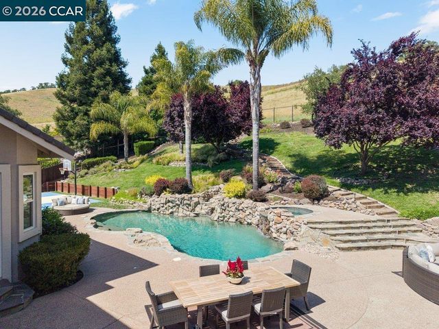 209 Fieldcrest Ct, Danville, CA 94506