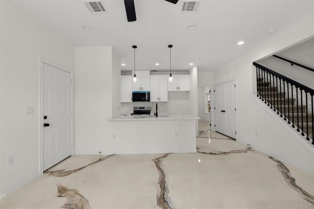 16736 E Ivanhoe, Montgomery, TX 77316