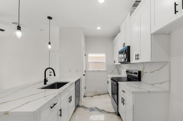 16736 E Ivanhoe, Montgomery, TX 77316