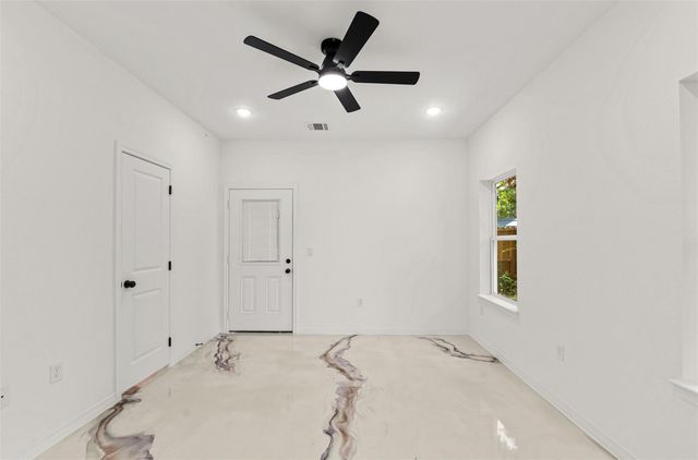 16736 E Ivanhoe, Montgomery, TX 77316