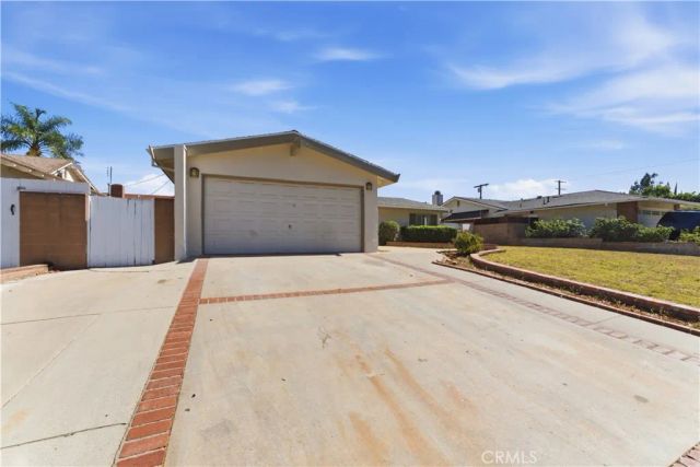 16938 Itasca Street, North Hills, CA 91343