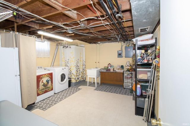 6109 HOGUE Road, Evansville, IN 47712