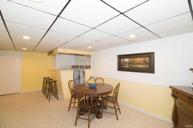 6109 HOGUE Road, Evansville, IN 47712